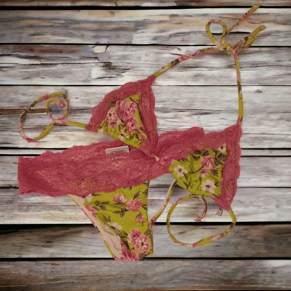 BEACH BUNNY BATHING SUIT